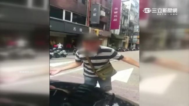 男自稱便衣警察　嗆違停要求警開單