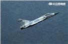 空軍幻象2000-5型戰機是大型三角翼、無尾翼、單發動機構型的軍用飛機， 主武器是固定2門30mm機關炮和9個掛載武器硬點，硬點上可以裝載的除了4發空對空飛彈以外，通常是炸彈、空對地飛彈或是空對艦飛彈等。（記者邱榮吉/攝影）