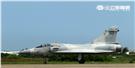 空軍幻象2000-5型戰機是大型三角翼、無尾翼、單發動機構型的軍用飛機， 主武器是固定2門30mm機關炮和9個掛載武器硬點，硬點上可以裝載的除了4發空對空飛彈以外，通常是炸彈、空對地飛彈或是空對艦飛彈等。（記者邱榮吉/攝影）