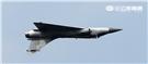 空軍幻象2000-5型戰機是大型三角翼、無尾翼、單發動機構型的軍用飛機， 主武器是固定2門30mm機關炮和9個掛載武器硬點，硬點上可以裝載的除了4發空對空飛彈以外，通常是炸彈、空對地飛彈或是空對艦飛彈等。（記者邱榮吉/攝影）