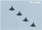 空軍幻象2000-5型戰機是大型三角翼、無尾翼、單發動機構型的軍用飛機， 主武器是固定2門30mm機關炮和9個掛載武器硬點，硬點上可以裝載的除了4發空對空飛彈以外，通常是炸彈、空對地飛彈或是空對艦飛彈等。（記者邱榮吉/攝影）