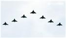 空軍幻象2000-5型戰機是大型三角翼、無尾翼、單發動機構型的軍用飛機， 主武器是固定2門30mm機關炮和9個掛載武器硬點，硬點上可以裝載的除了4發空對空飛彈以外，通常是炸彈、空對地飛彈或是空對艦飛彈等。（記者邱榮吉/攝影）