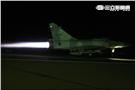 空軍幻象2000-5型戰機是大型三角翼、無尾翼、單發動機構型的軍用飛機， 主武器是固定2門30mm機關炮和9個掛載武器硬點，硬點上可以裝載的除了4發空對空飛彈以外，通常是炸彈、空對地飛彈或是空對艦飛彈等。（記者邱榮吉/攝影）