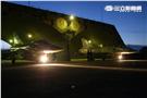 空軍幻象2000-5型戰機是大型三角翼、無尾翼、單發動機構型的軍用飛機， 主武器是固定2門30mm機關炮和9個掛載武器硬點，硬點上可以裝載的除了4發空對空飛彈以外，通常是炸彈、空對地飛彈或是空對艦飛彈等。（記者邱榮吉/攝影）