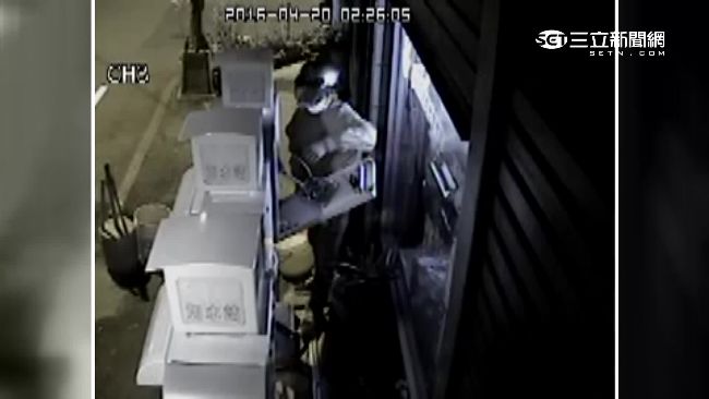 鴛鴦賊沒錢買毒　撬加水站投幣箱偷錢