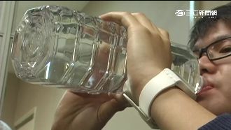 夏天流汗水喝太少　小心尿路結石上身