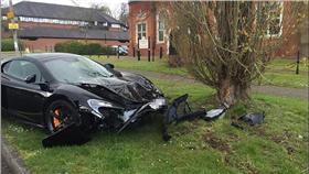 麥拉倫（McLaren）650S Spider被撞爛　（圖／每日郵報）