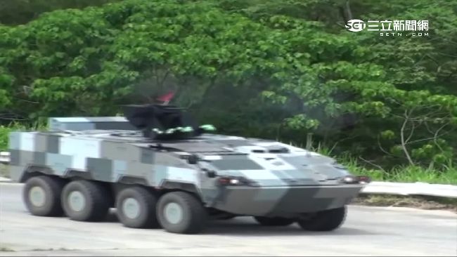 影／雲豹甲車撞樹　受傷的竟是砲管