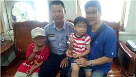 4歲童走失，6歲男童帶著報案(圖/中央社提供)