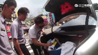 通緝犯行跡可疑　警盤查竟起出衝鋒槍