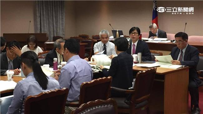 公投法修正達成共識　18歲可投票