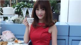 李婭莎(臉書 https://www.facebook.com/sasha1217/photos/pb.276732083565.-2207520000.1462959434./10154202725723566/?type=3&theater)