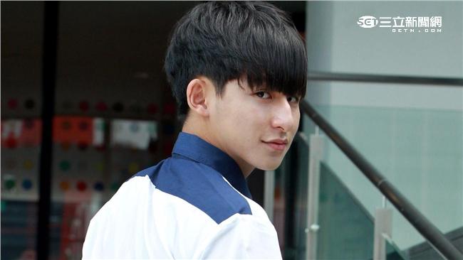 制服大賞／超鮮潮男陳威愷拉票囉！