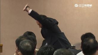 將軍都三高？鄭德美穿西裝「秀體能」