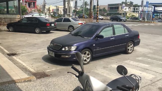 霸占超商車格一個月　車主賴皮不開走
