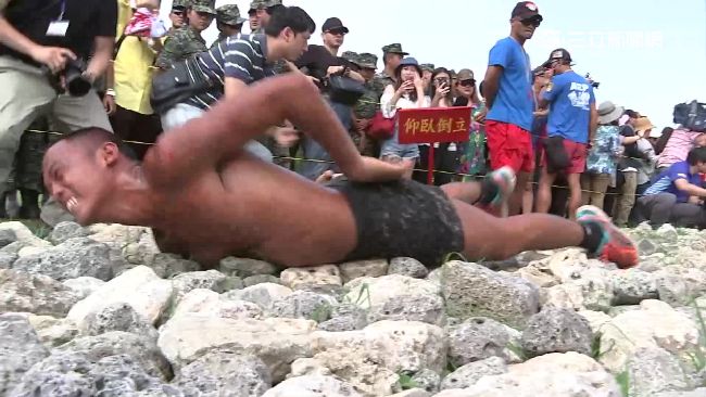 蛙人爬天堂路逼哭媽媽　悍爸喊再一次