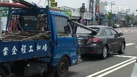 載鋼插轎車1800