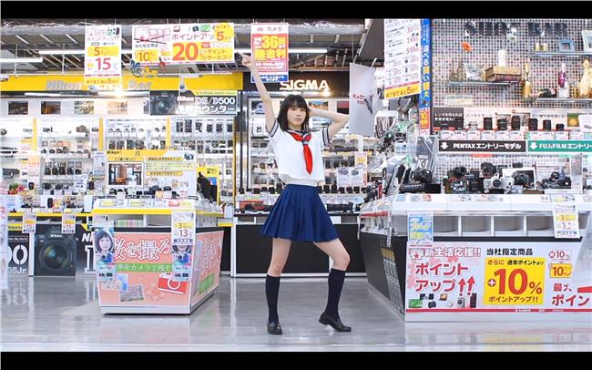 妖怪體操落伍了　少女穿水手服拍新作