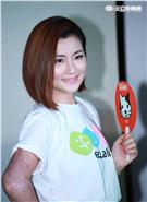 20160513-Selina（右）出席陽光基金會臉部平權特展