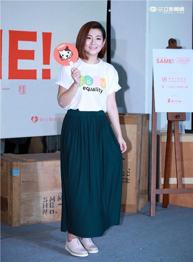 20160513-Selina（右）出席陽光基金會臉部平權特展