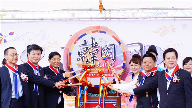 台中大遠百吹韓風　消費滿千抽機票！