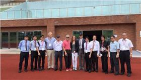 由臺北世大運副執行長洪嘉文率隊帶領組委會相關同仁，和本次由CSU主席Leonz Eder所帶領的視察團隊，共同前往臺北體育園區、國立體育大學實地勘查場館。（圖／北市府提供）
