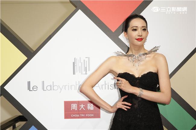 王心恬出席周大福珠寶展 