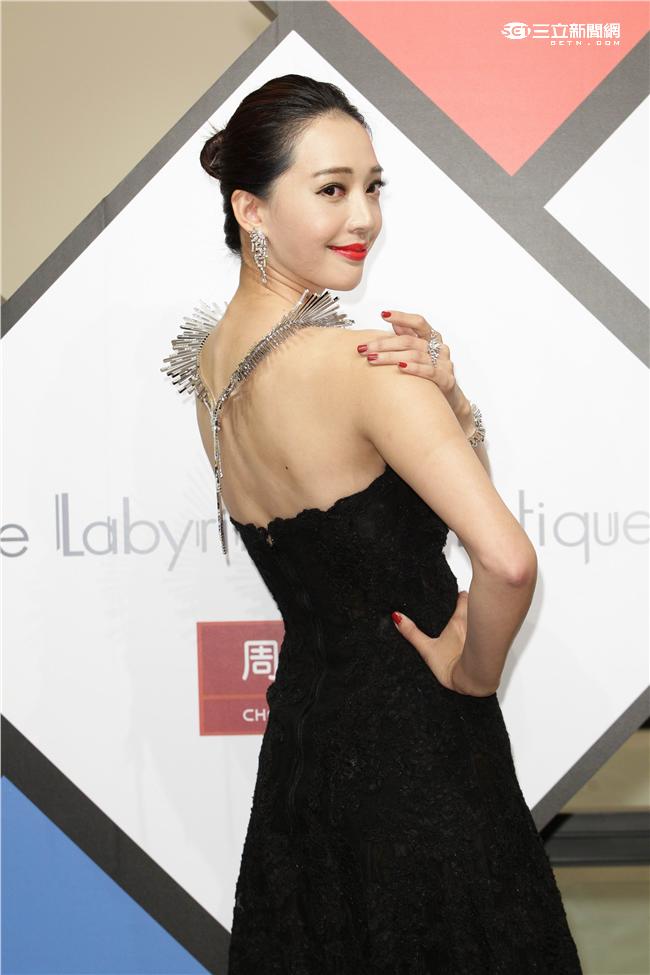 王心恬出席周大福珠寶展 