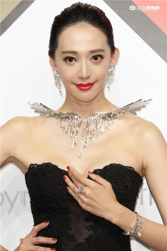 王心恬出席周大福珠寶展 