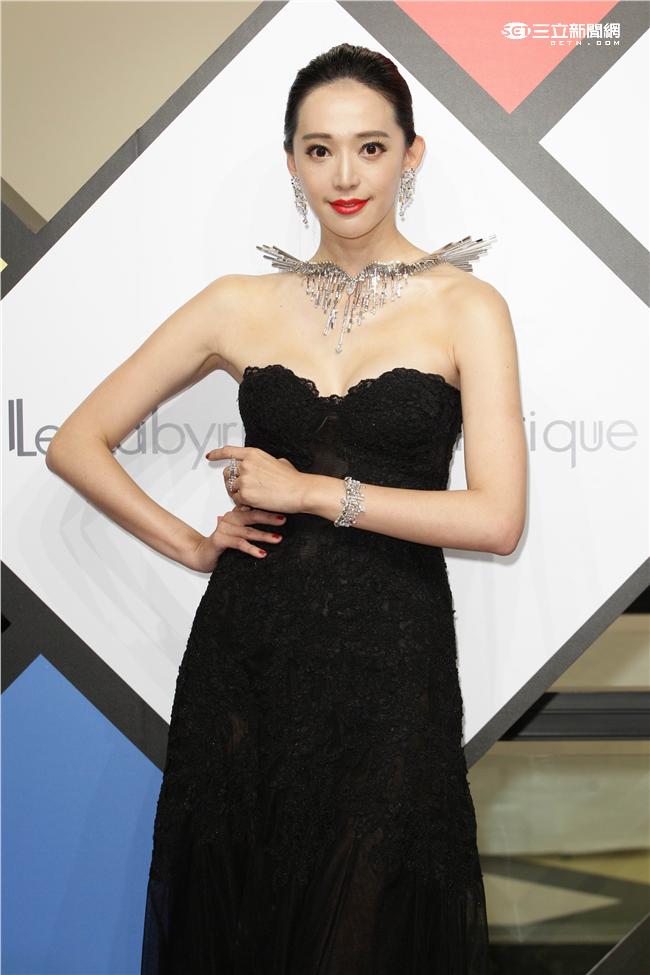 王心恬出席周大福珠寶展 