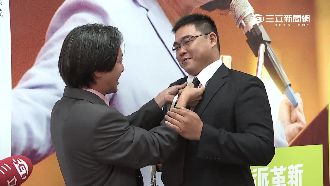 520就職觀禮　鄉親搬出結婚西裝！