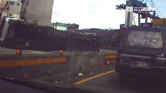 道路設計差？台62甲線又見貨車翻覆