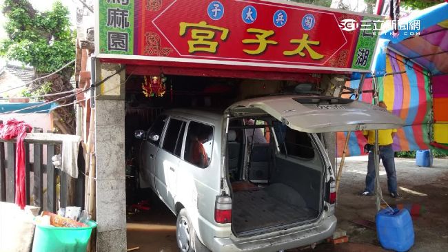 嫌廟會棚架擋道　醉漢載汽油衝太子宮