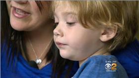 美國小男孩只能吃12種食物 （圖／翻攝自CBS）