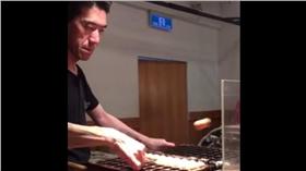 日本雞蛋糕師傅。圖翻攝自爆料公社