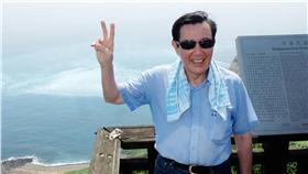 馬總統視察龜山島（取自馬英九總統臉書）