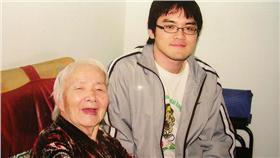 阿嬤(flickr https://www.flickr.com/photos/enixii/564335460/)