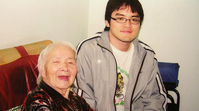 「骨灰級」玩家！阿嬤通宵打電玩成神