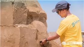 沙雕其實不怕水，除了製作過程都有噴上環保膠之外，金沙特性則是水越多越緊實，加上沙雕師隨時修補，讓民眾在展期間都能欣賞最完整的沙雕