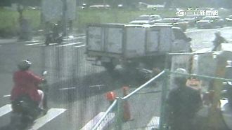 單車亂鑽成效應　明德路口一週3車禍