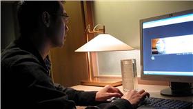 上網,打電腦▲圖／攝影者Mariversa, flickr CC License
https://www.flickr.com/photos/mariversa/4147269756/