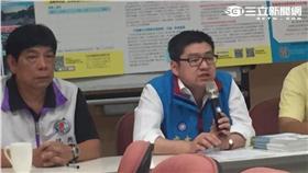 ▲徐弘庭偕同文山區里長開記者會（圖／記者盧冠妃攝）