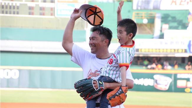 影／高建三引退　和鋒哥重現經典對決