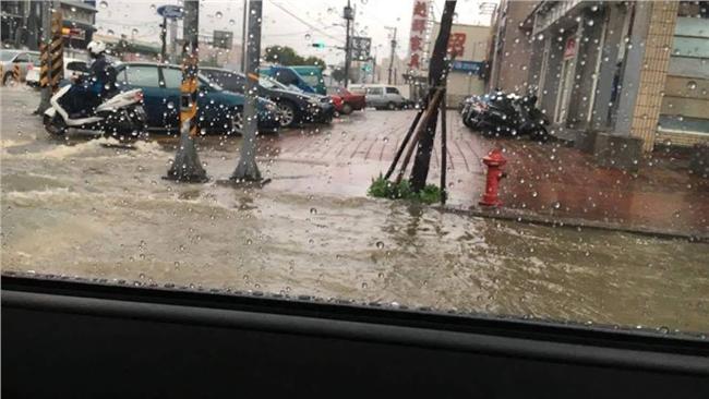暴雨轟炸亂交通　這議員呼籲放豪雨假