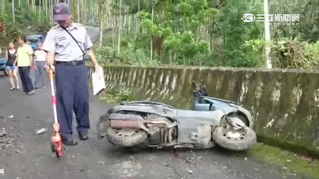 疑下坡路滑機車自撞山壁　1死1重傷