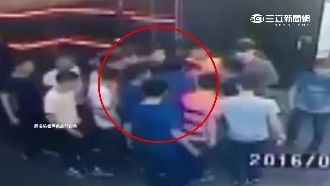 夜店跳舞撞到人　男遭10多人圍毆