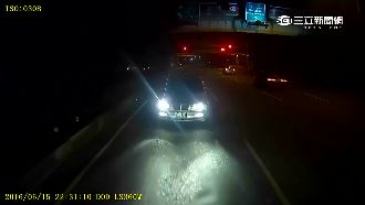 駕駛照三餐遇馬路三寶　逆向又逼車