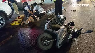 影／疑視線死角　騎士衝出巷口被撞飛