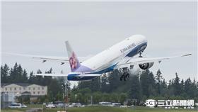 影／全球第一架！華航與波音聯名777彩繪機正式交機