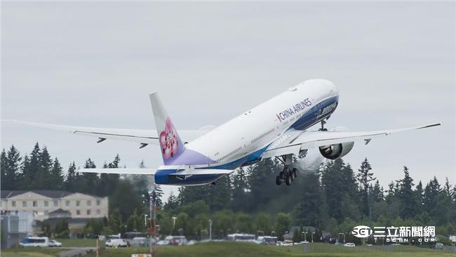 華航與波音聯名777彩繪機正式交機